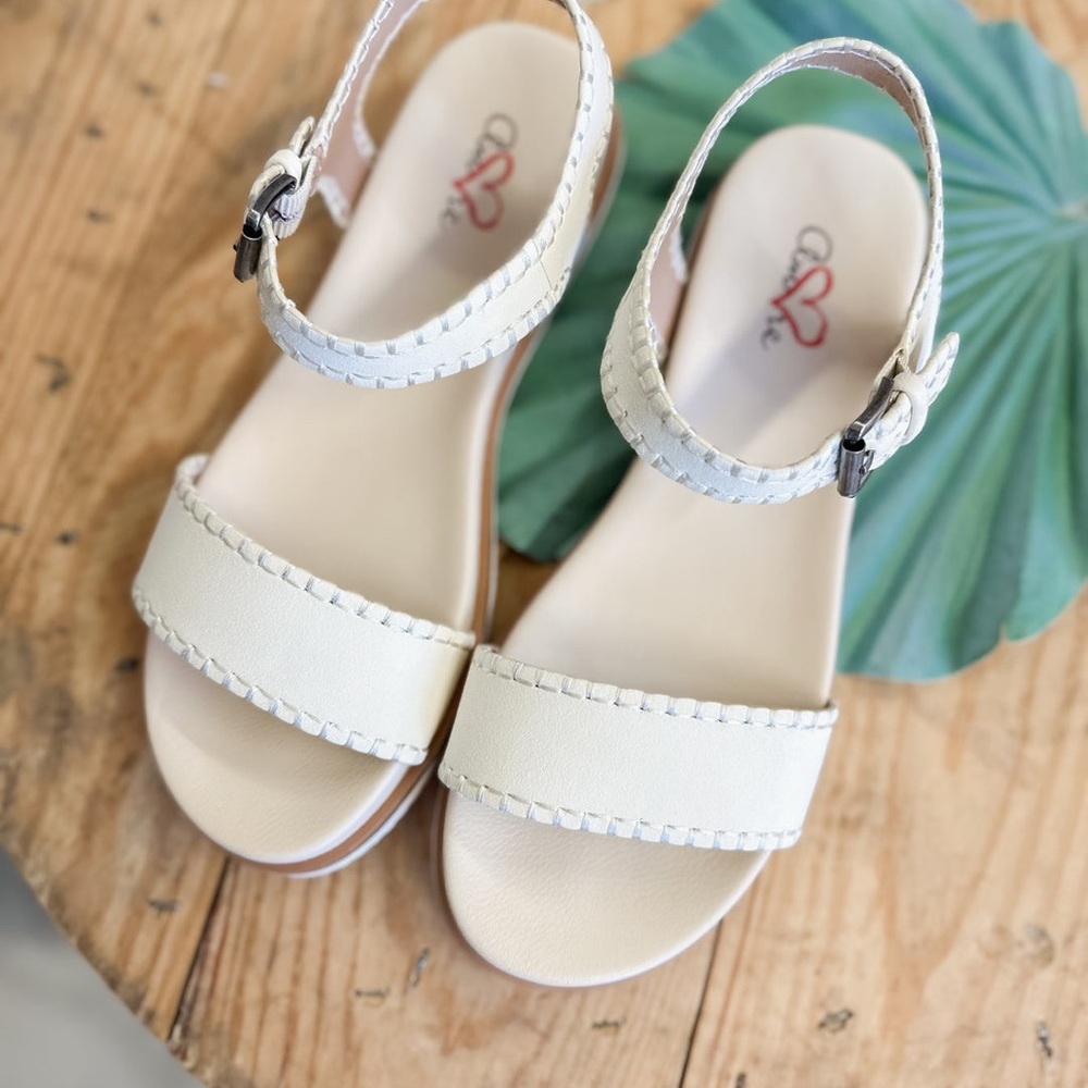 MIA Sofee Bon Bursue Cream Sandals with Ankle Strap and Open-Toe Design NWB - Picture 1 of 5
